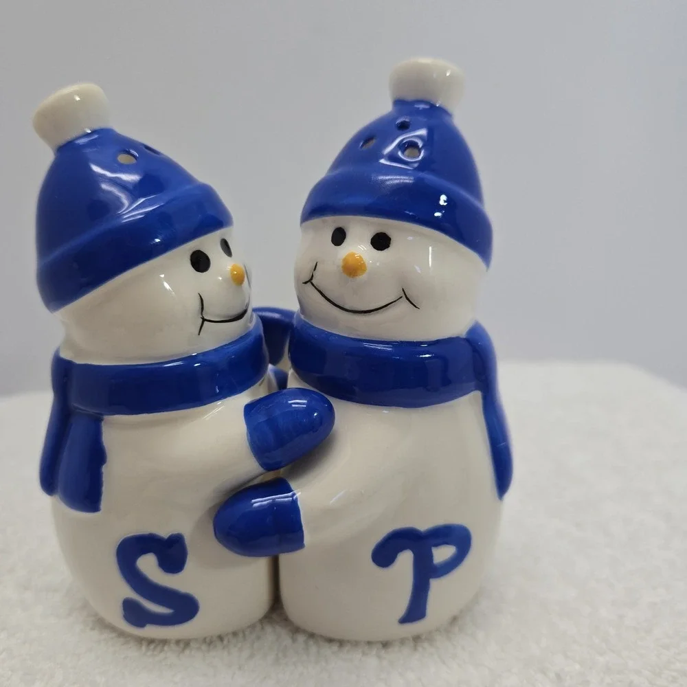 Vintage Handpainted Ceramic Hugging Nestled Snowman Salt & Pepper Shakers Blue